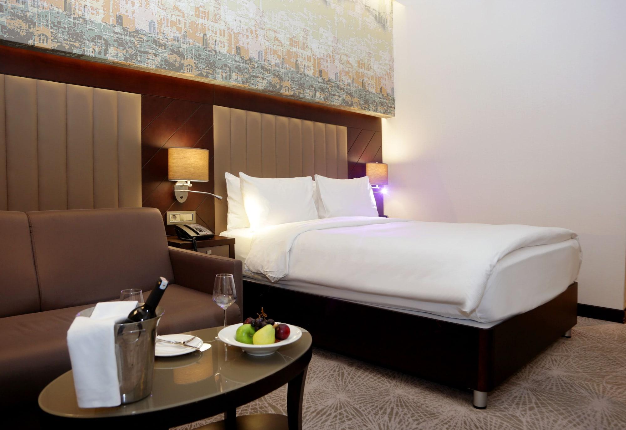 Doubletree By Hilton Istanbul Umraniye Hotel Bagian luar foto A room at the hotel