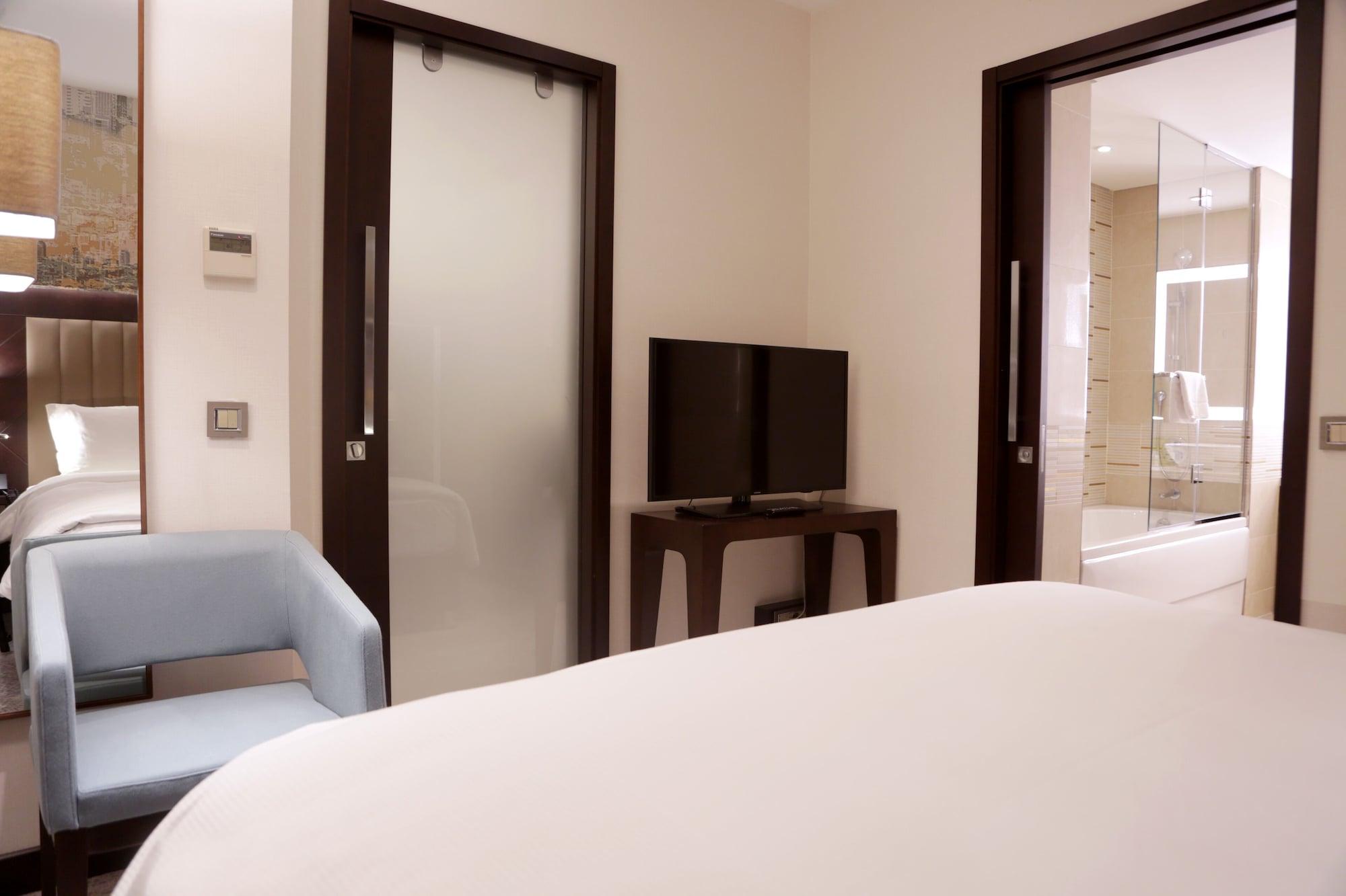 Doubletree By Hilton Istanbul Umraniye Hotel Bagian luar foto A room at the hotel