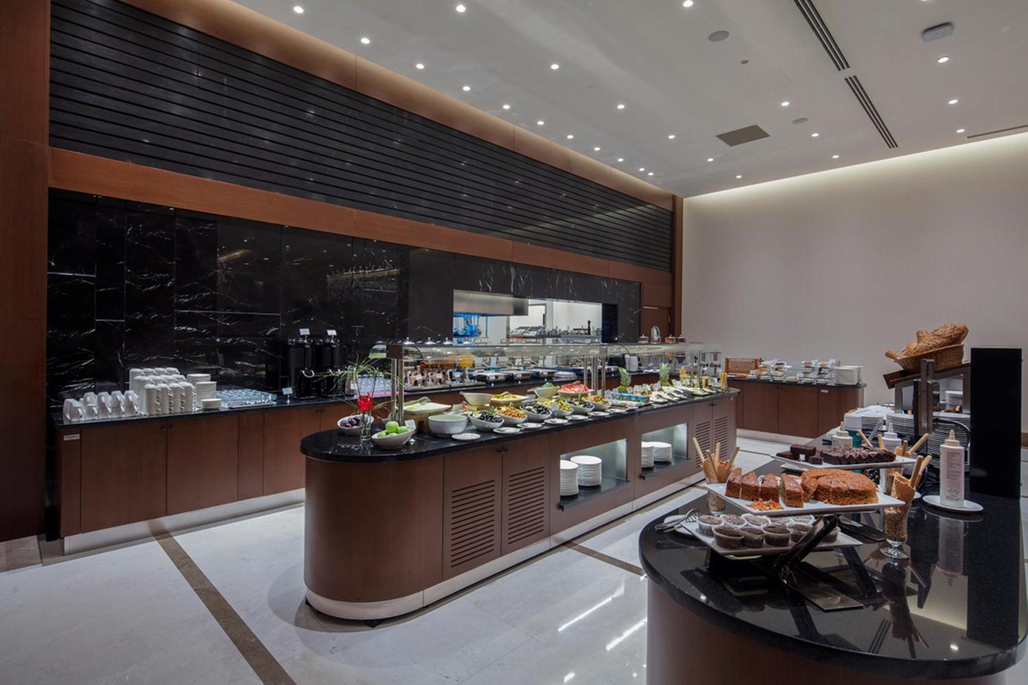 Doubletree By Hilton Istanbul Umraniye Hotel Bagian luar foto The lounge at the airport