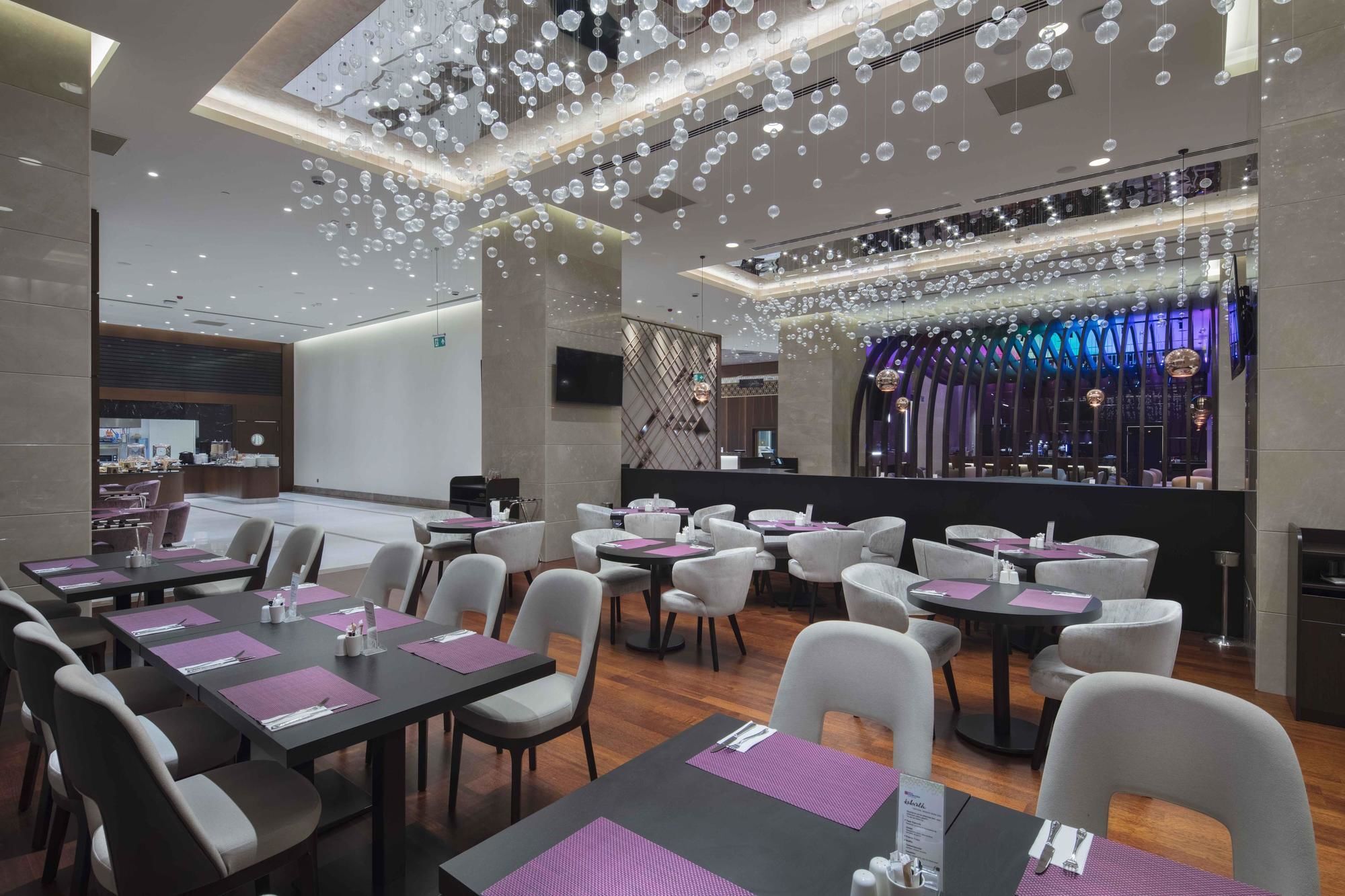 Doubletree By Hilton Istanbul Umraniye Hotel Bagian luar foto The interior of the restaurant