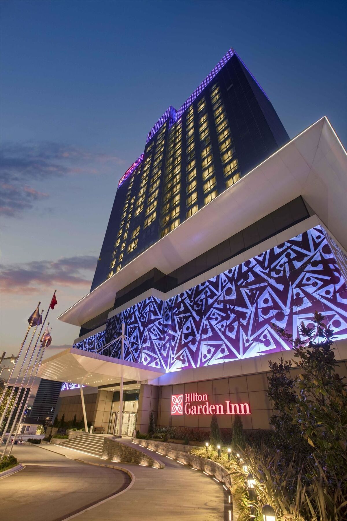 Doubletree By Hilton Istanbul Umraniye Hotel Bagian luar foto The hotel's facade
