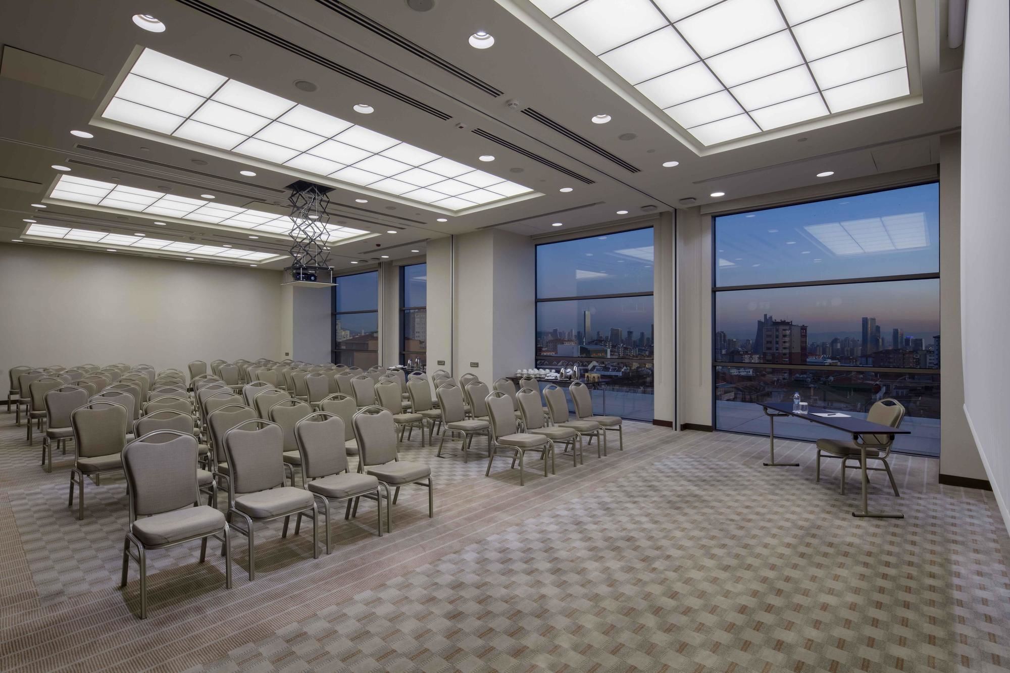 Doubletree By Hilton Istanbul Umraniye Hotel Bagian luar foto Meeting room