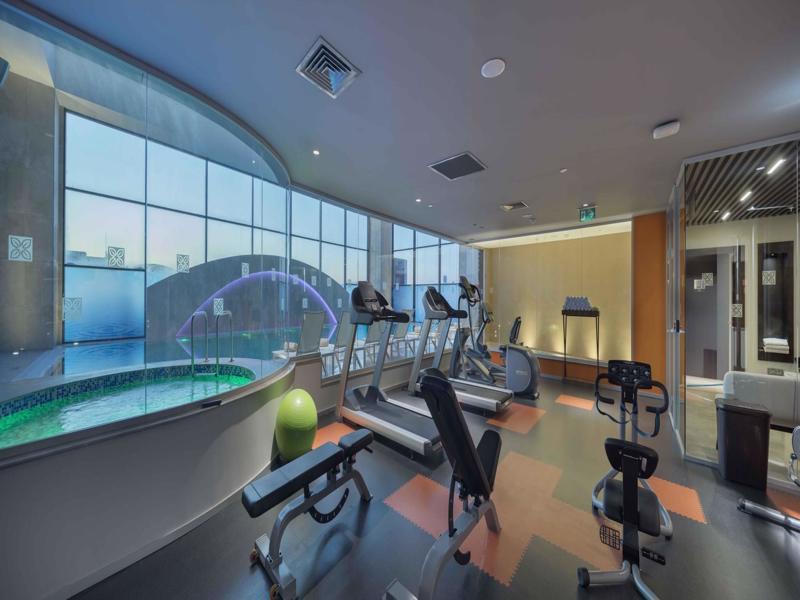 Doubletree By Hilton Istanbul Umraniye Hotel Bagian luar foto The gym at the hotel